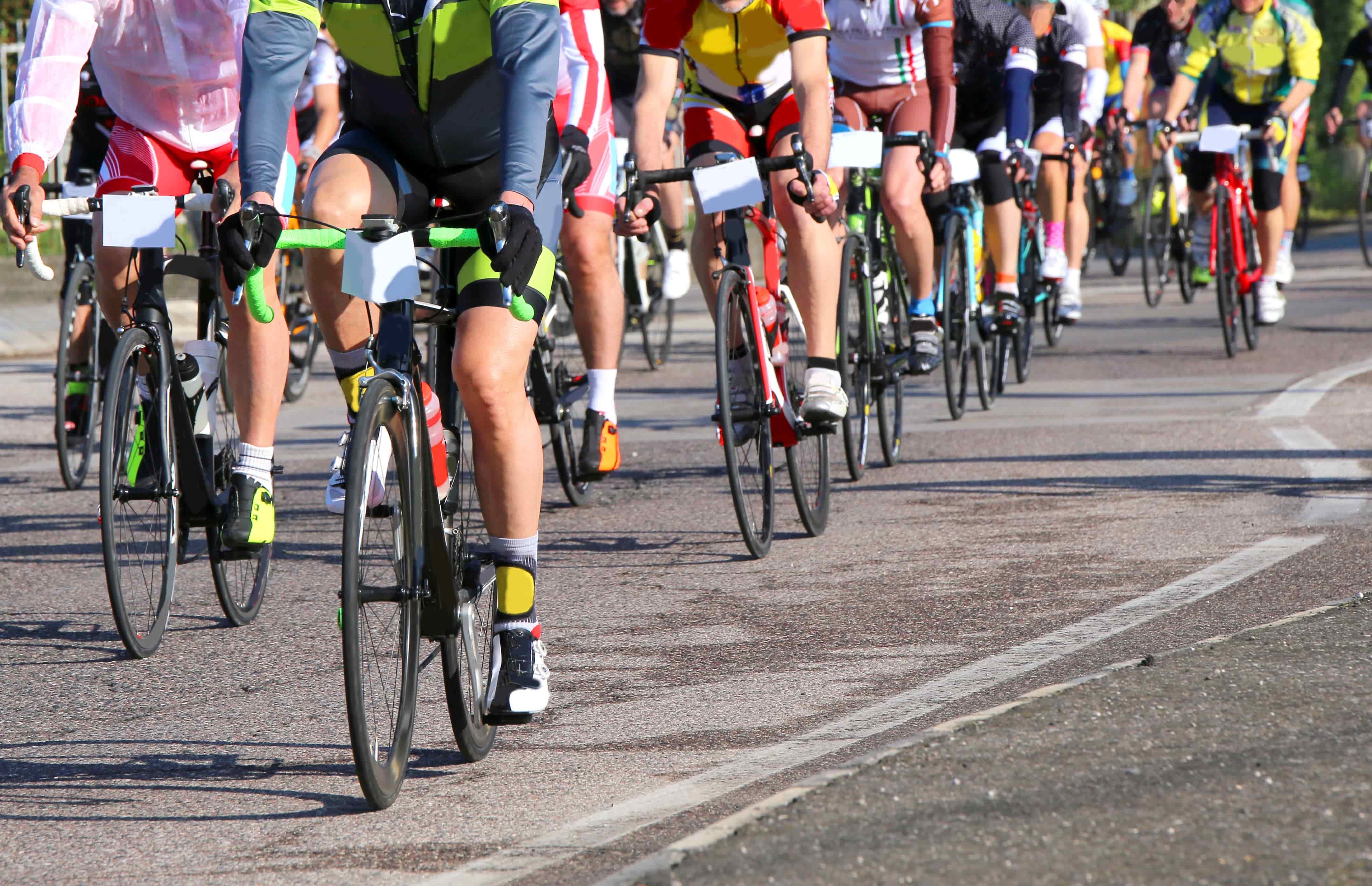 Crowded peleton of cyclists